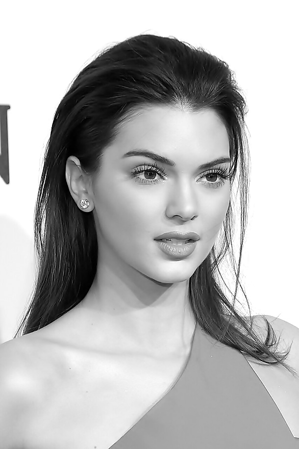 See the latest pics of famous model Kendall Jenner - Picture 09