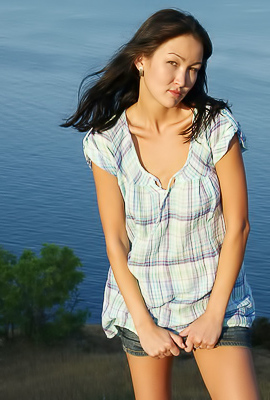 Rusya Brunette Hottie Teases Outdoors