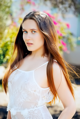 Una Exploring Her Sensual Cravings