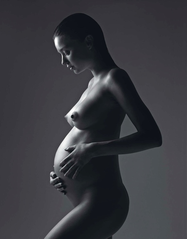Pregnant model Miranda Kerr posing naked - Picture 04