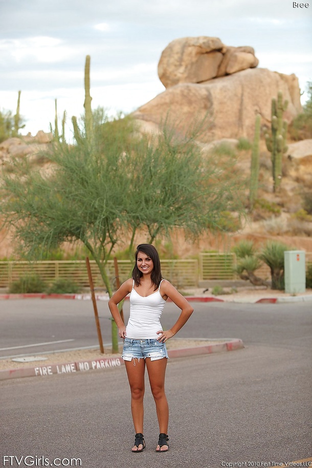 Bree public nudity - Picture 00