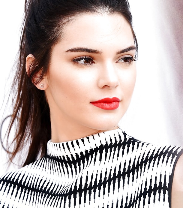 See the latest pics of famous model Kendall Jenner - Picture 07