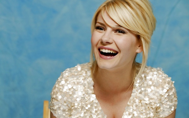 Pretty Canadian actress and model Elisha Cuthbert - Picture 08