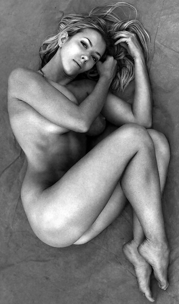 Naked female celebs and models in BLACK AND WHITE! - Picture 06