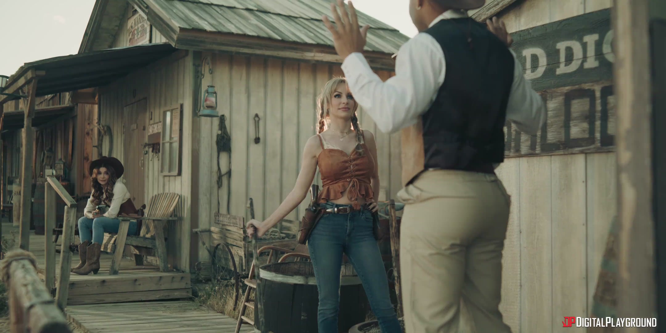 Abigail Mac And Gal Ritchie Enjoys Sex Threesome - Picture 01