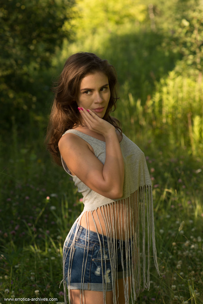 Leda In The Forest - Picture 01