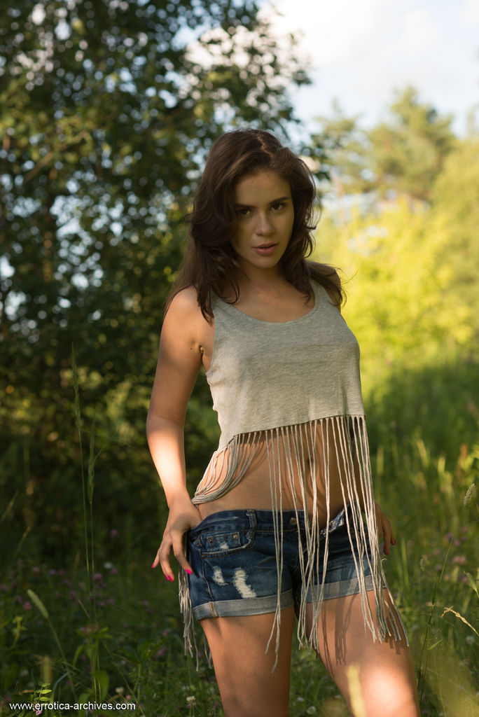Leda In The Forest - Picture 02