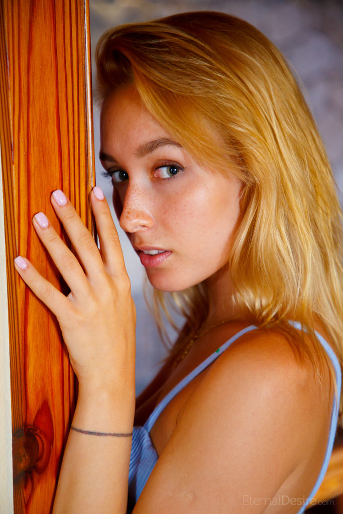 Kelly Collins In Modista - Picture 00