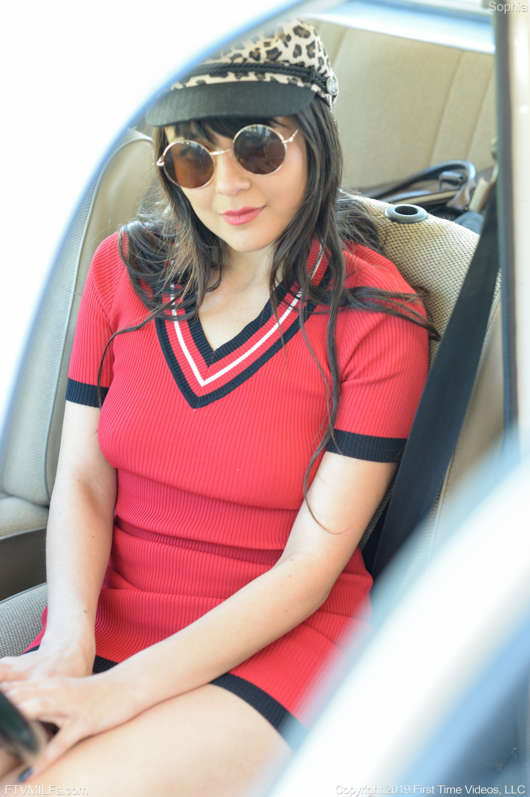 FTV Sophia Touch Her Pussy In The Car - Picture 04