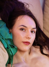 Luna Didier Teases In Bedroom With Green Fabric Adorned Legs - photo 11