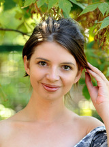 Simona Enjoying To Show Her Naked Body - photo 00 loading=