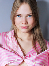 Luise Knows How To Get The Day Off To A Perfect Start - photo 02