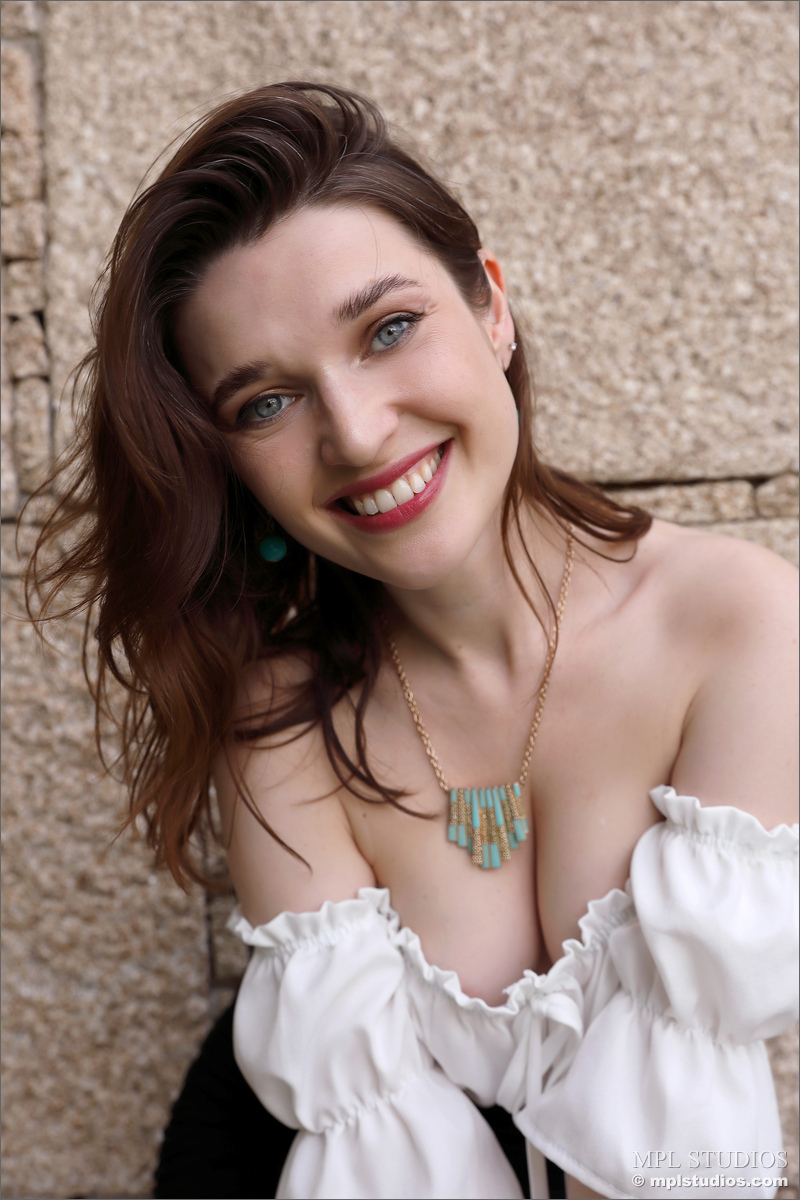 Amelia In Wild Kingdom - Picture 01