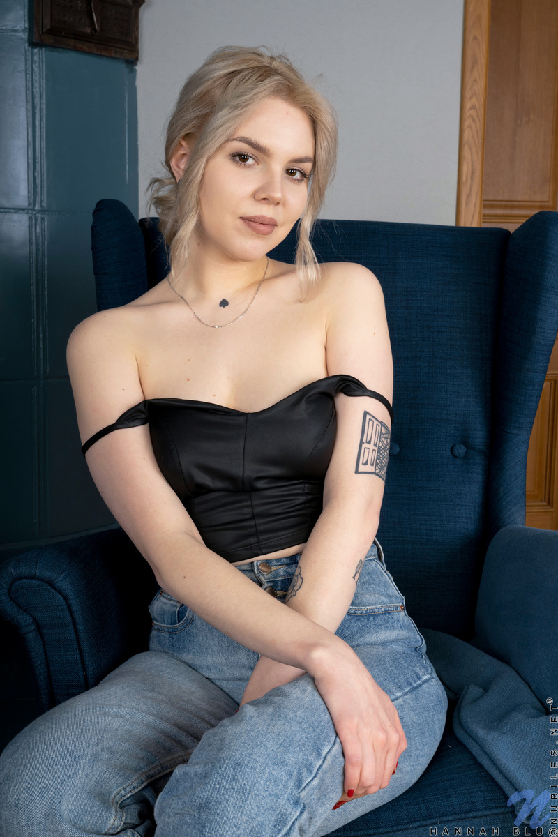 Hannah Blu In Feminine Beauty - Picture 02