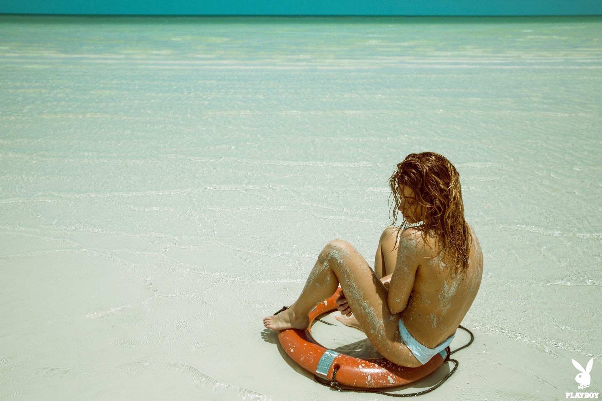 Gabriela Giovanardi In Blue Waters - Picture 11