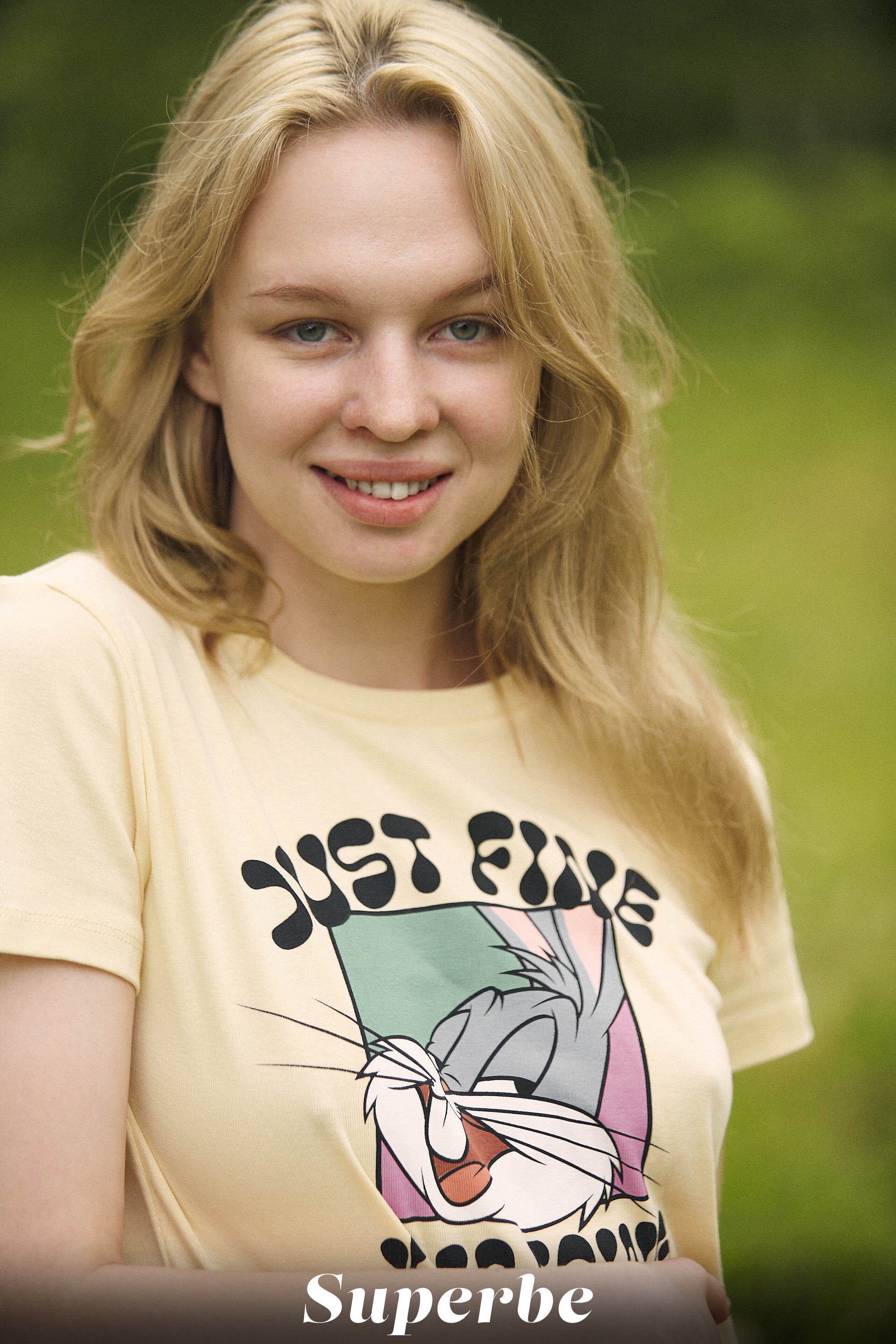 Lizi Orlova In Explore - Picture 00
