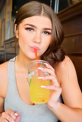 FTV Aria Makes Public Teasing In Park