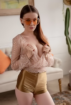 Emily Bloom In Touch Of Gold