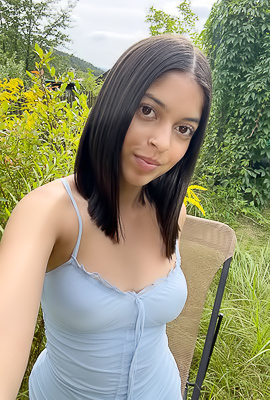 Gia Rosse Fingering Her Hungry Pussy