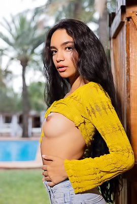 Dulce Shows Initial Striptease And Looks Incredibly Sexy