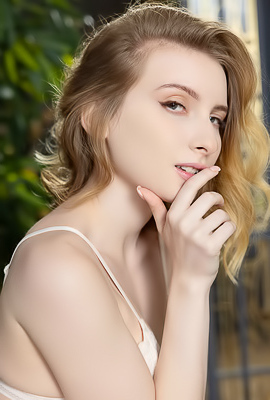 Minnie Lighter Nestles Between The Cheeks Of Her Gorgeous Bubble Butt