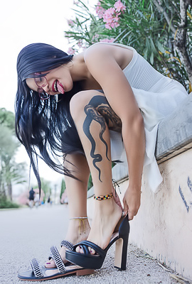 Lilith Fuckign Her Hairy Hole