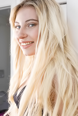 Lilly Bella Pure Nude Blonde Woman Getting Naked