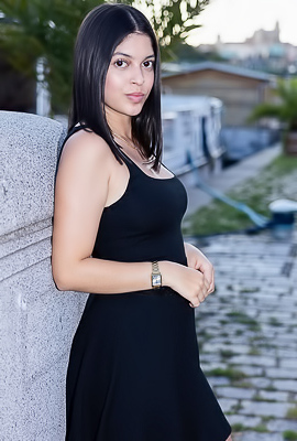 Gia Rosse Strips And Plays With Pussy