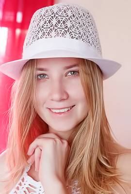 Delizi In Thigh-high Socks And Matching Sunhat