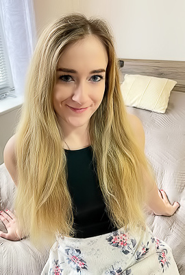 Dee Dee Her Meaty Bare Twat Eats Those Fingers