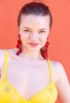 Toree Captivating Beauty Is Eager To Express Her Exhibitionist Nature