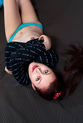 Olivia Honey Turns Up Solo Stamina in Bed